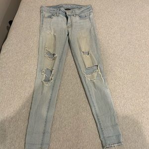 American Eagle Light Wash Ripped Jeggins